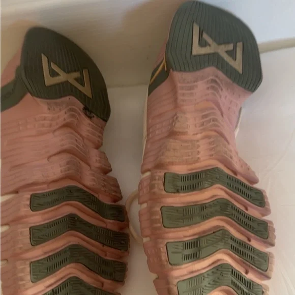 Nike Metcon 5 Women's Athletic Shoes for gym in Cream and Pink - Picture 7 of 8